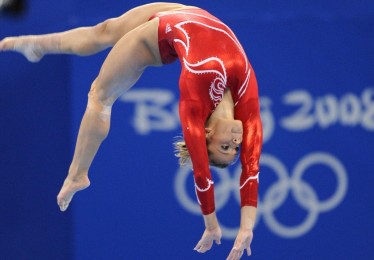 华体会体育|冰与火之歌，湖人半场三分19中3陷冰点 国王66.7%命中率演绎战术碾压