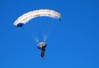 【华体会体育】奥布莱恩手球犯规酿成点球，约克雷斯一蹴而就助队全取三分